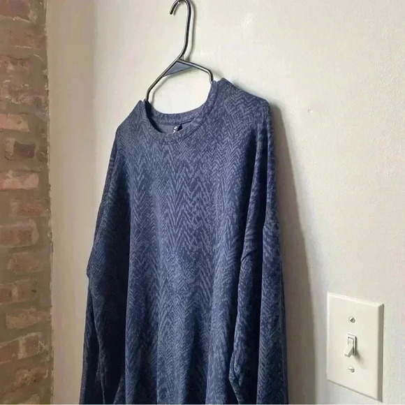 Athleta Printed Crewneck Sweatshirt - Women’s Medium, Navy Blue & Grayish - Picture 2 of 11